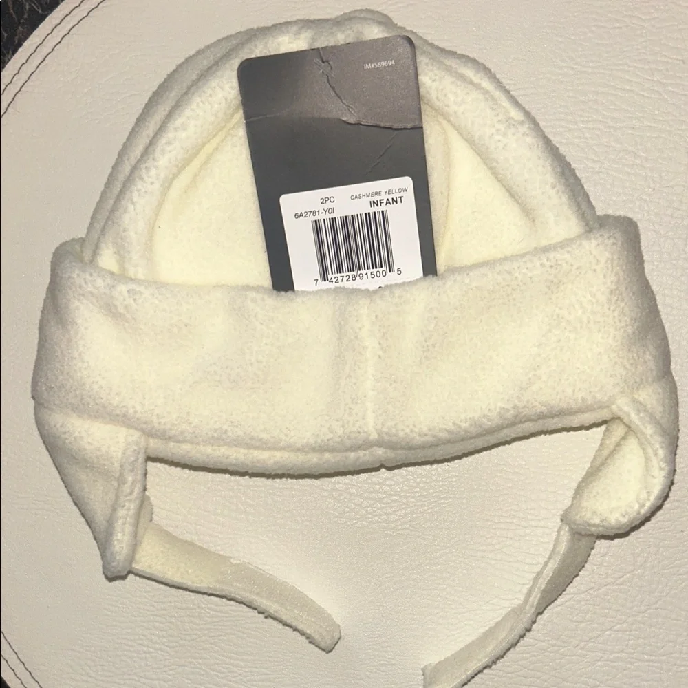 Nike Infant Fleece Hat and Mitten Set (white)